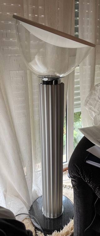 Lámpara de pie Taccia