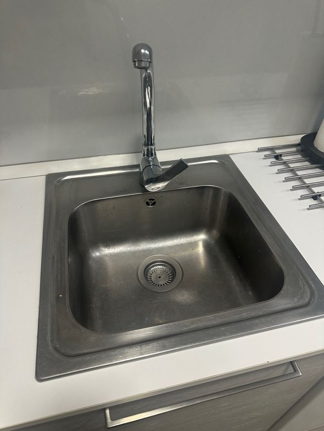 Fregadero de cocina metálico