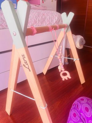 Gimnasio de madera para bebé