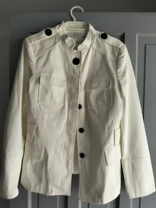 Chaqueta Zara tipo americana blanca