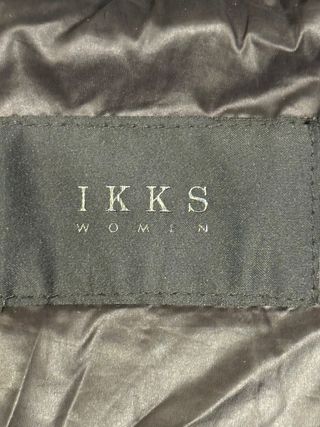 Chaqueta acolchada negra con capucha IKKS