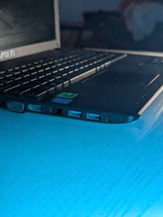 Portátil Asus i7 4ta Gen 8GB RAM 500GB W10