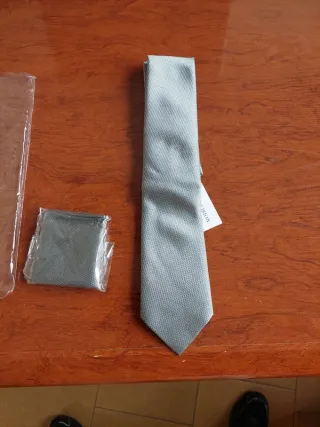 Corbata y pañuelo Enlision gris plateado