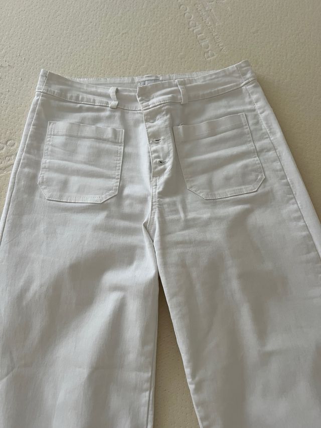 Pantalón blanco botones Stradivarius Talla S/M
