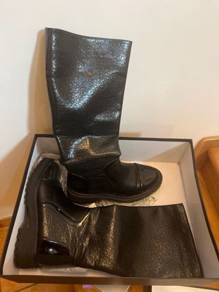 Stivali neri lucidi con logo