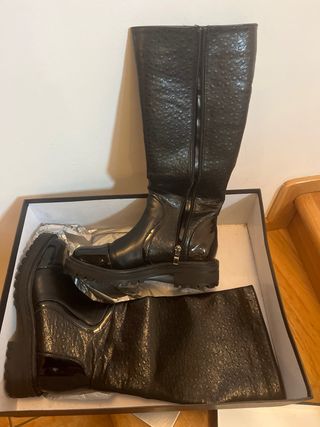 Stivali neri lucidi con logo