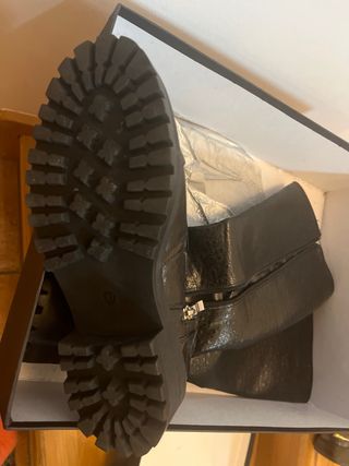 Stivali neri lucidi con logo