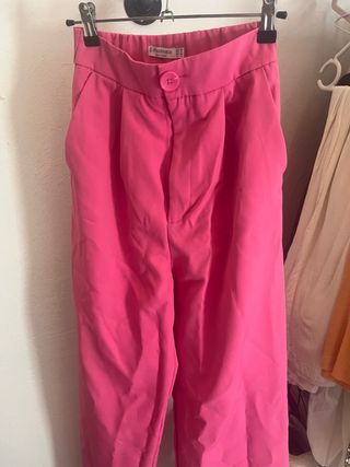 Pantalón traje fucsia Stradivarius Talla S