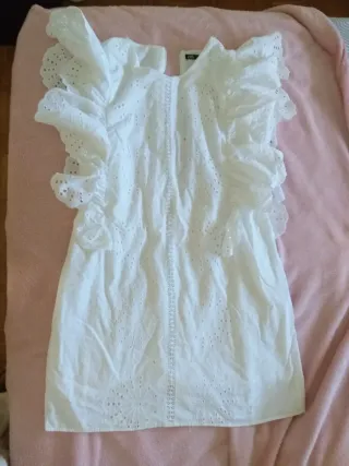 Vestido blanco con volantes