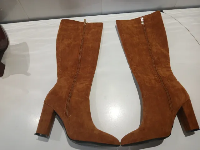Botas altas de ante marrón