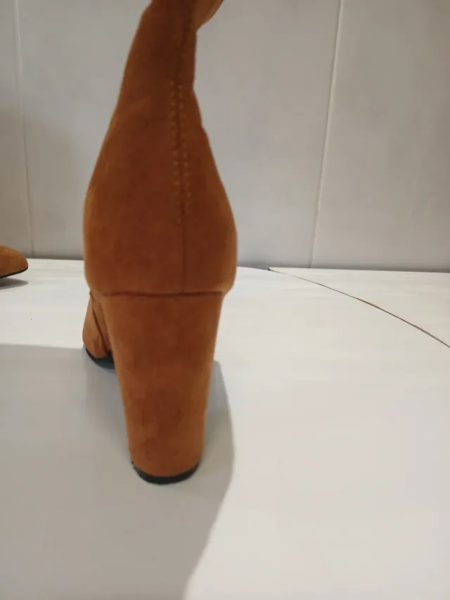 Botas altas de ante marrón