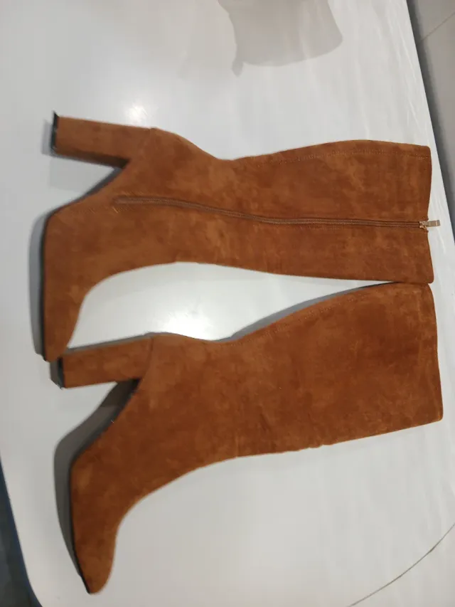 Botas altas de ante marrón