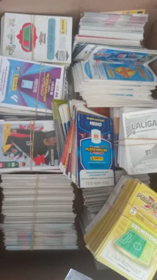 LOTE pack de 1500 cromos + 7 álbumes