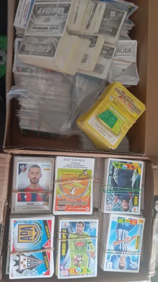 LOTE pack de 1500 cromos + 7 álbumes