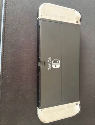 Nintendo Switch OLED bianco e nero