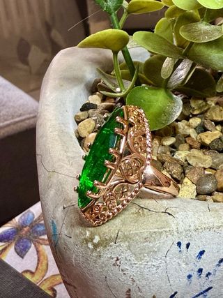 Anillo Oro Rosa con Circón Verde