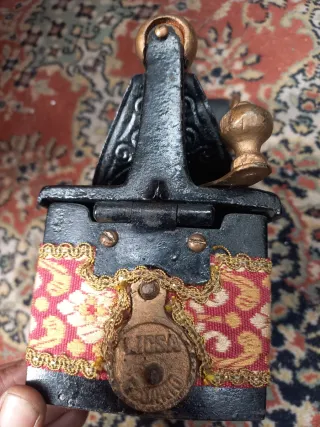 Plancha antigua carbón decorativa