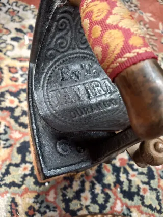 Plancha antigua carbón decorativa