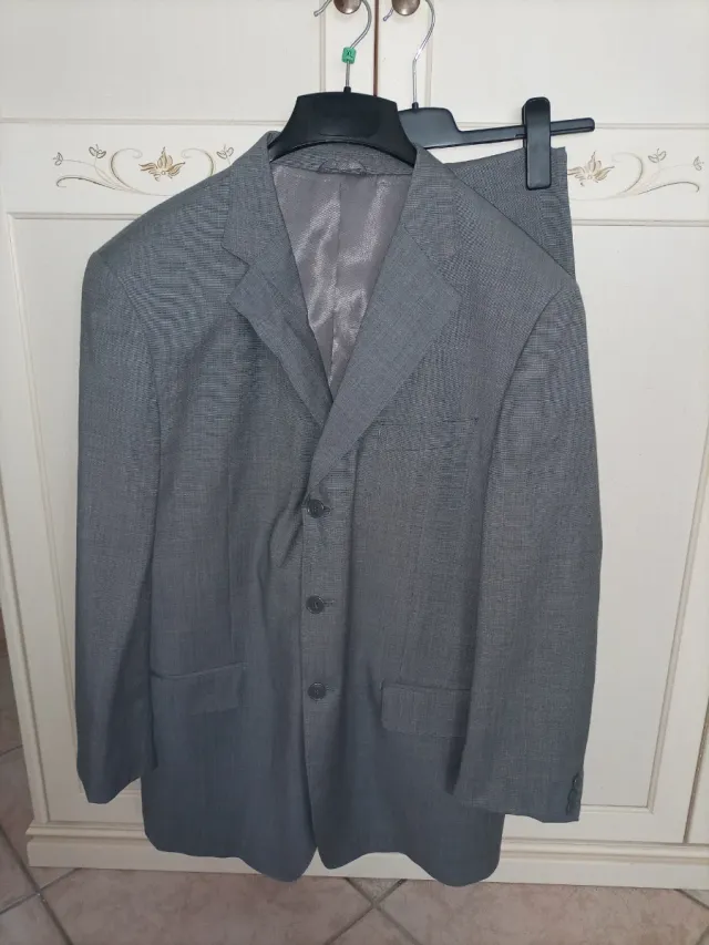 Completo uomo grigio