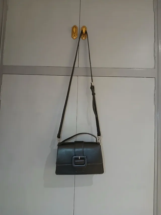 Bolso Misako negro con hebilla