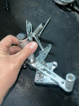 Estriberas y soportes Suzuki SRAD