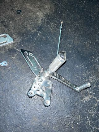 Estriberas y soportes Suzuki SRAD