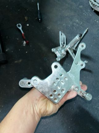 Estriberas y soportes Suzuki SRAD