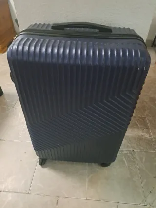 Maleta azul de viaje