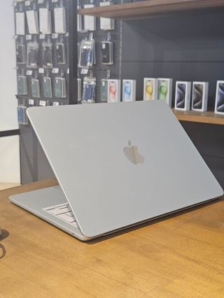 MACBOOK AIR 13" M2 256GB PLATA (2022) A2681