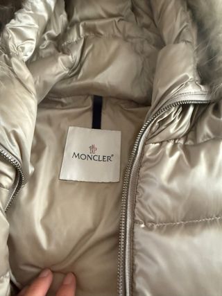 Anorak Moncler modelo Tattie.