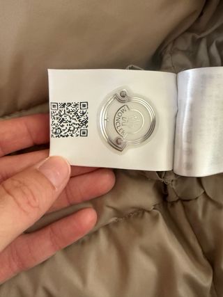 Anorak Moncler modelo Tattie.