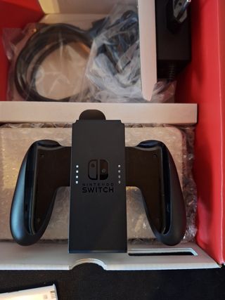 Nintendo Switch OLED bianco e nero