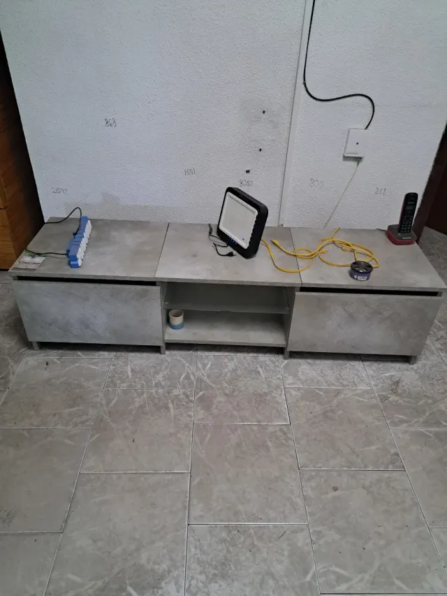 Mesa TV moderna gris