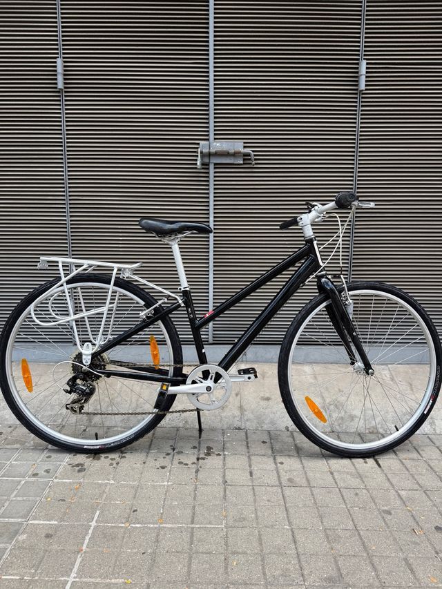 Bicicleta de paseo negra