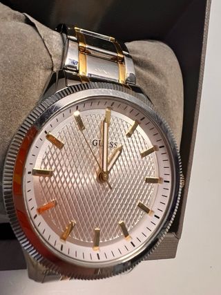 Reloj Guess Dorado y Plateado