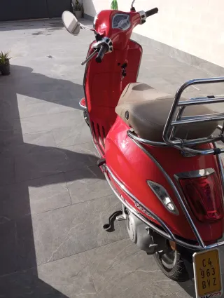 Vespa Primavera 50cc Ciclomotor Rojo año 2017,