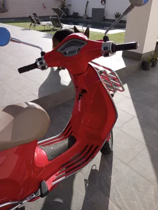 Vespa Primavera 50cc Ciclomotor Rojo año 2017,