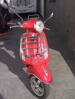 Vespa Primavera 50cc Ciclomotor Rojo año 2017,