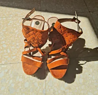 Sandalias marrones de tacón River Island 