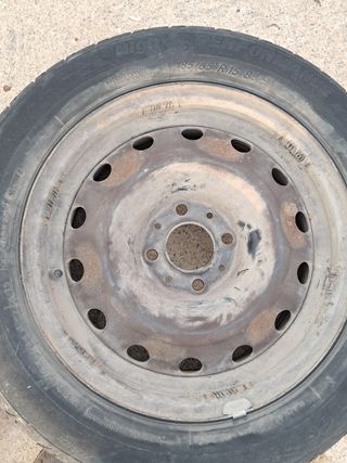 4 Ruedas 185/65R15 con Llantas