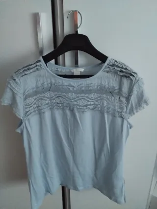 Camiseta H&M azul claro talla XL encaje