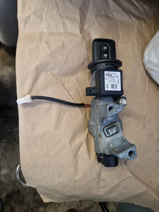 Cerradura de contacto Nissan Micra K12