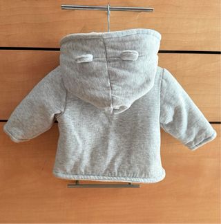 Chaqueta bebé gris con capucha y oso