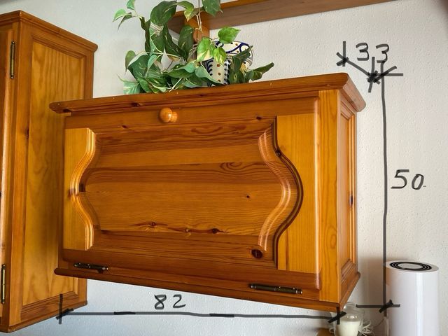 Mueble de salón de madera y cristal