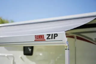 Toldo Fiamma Zip con cerramiento