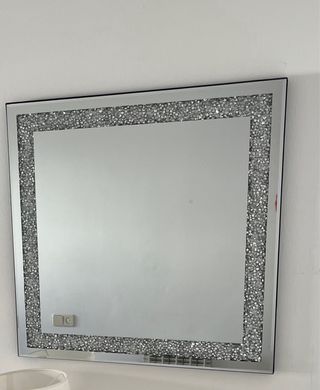 Espejo decorativo con piedras plateadas