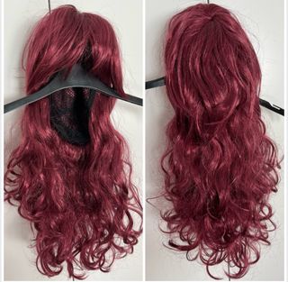 Peluca rizada color burdeos para disfraz