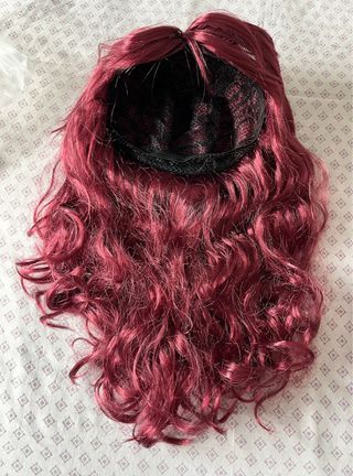 Peluca rizada color burdeos para disfraz