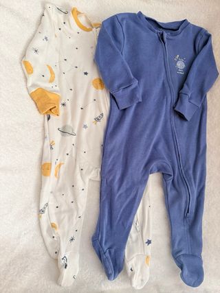 2 Pijamas Bebé Estampados Espacio