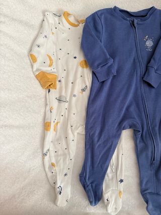 2 Pijamas Bebé Estampados Espacio